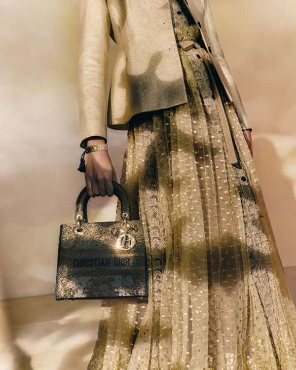 الذّهبي يضيء مجموعة Dior Or الكبسولة
