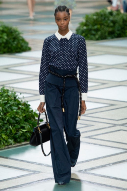 تنّورة من&nbsp;<strong>فندي</strong><br />
&nbsp;