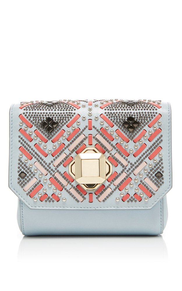 جيفانشي<br />
<em>متوفّرة لدى متجر هارفي نيكلز-دبي </em><br />
&nbsp;