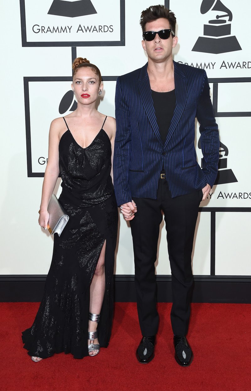 ديور، عقد Rose des Vents الطّويل<br />
&nbsp;