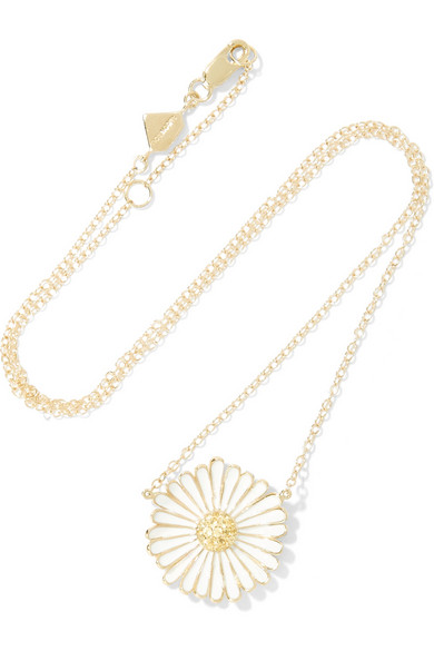 Make her Graduation Day Memorable with Jewelry Pieces
