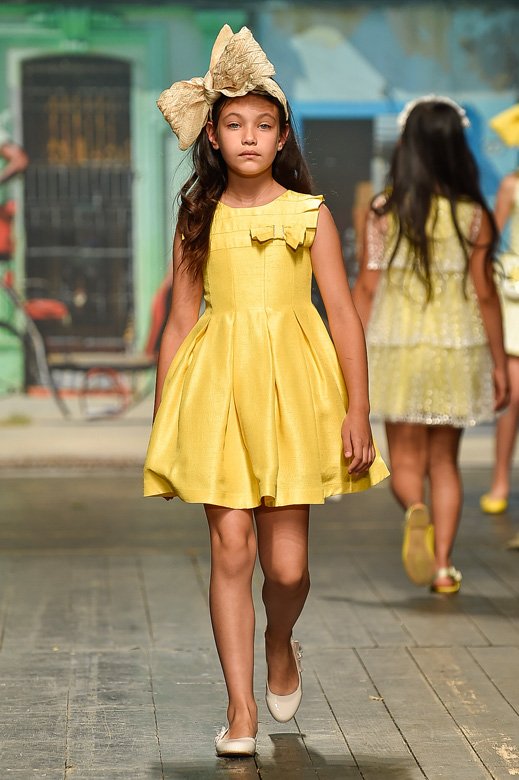 مزهريّة من&nbsp;<strong>صلصال</strong><br />
&nbsp;