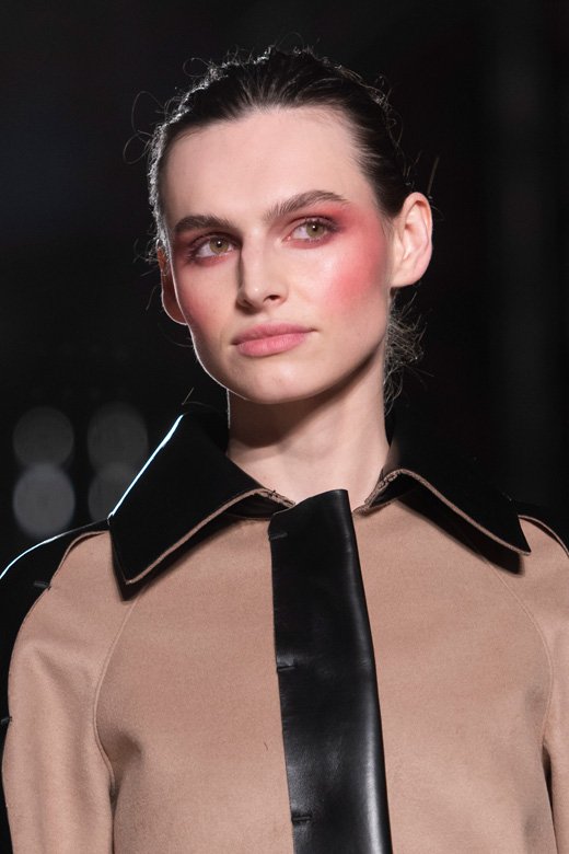 <strong>شوميه </strong>تاج <span dir=LTR>M&eacute;lodie Nacr&eacute;e</span><br />
&nbsp;