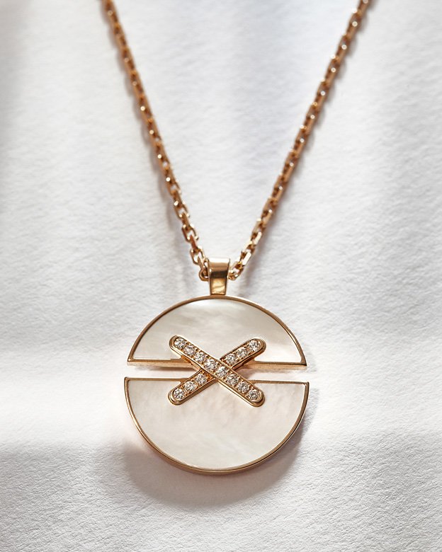 <strong>Chaumet</strong> Jeux de Liens Harmony pendant<br />
 