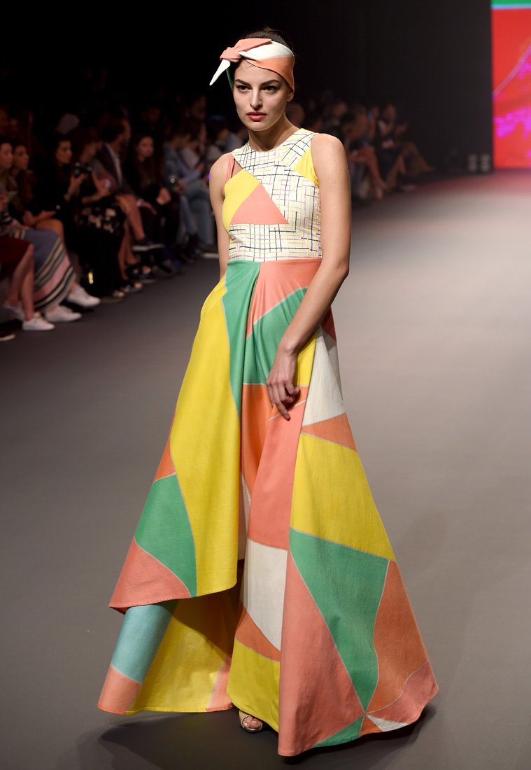 فندي<br />
<em>من موقع</em> <em>Melijoe.com</em><br />
&nbsp;