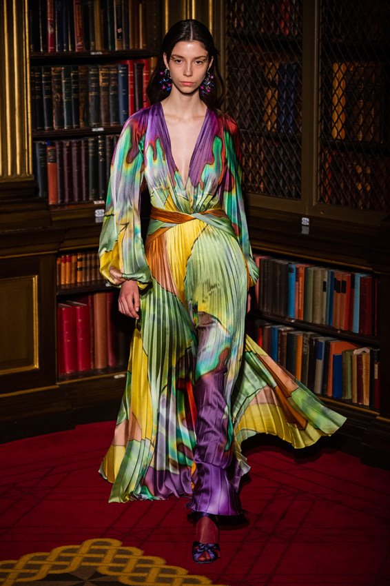 <p><em>صورة من&nbsp;</em><em><span dir=LTR>Instagram.com/rogervivier</span></em></p>

<p>انضمّت دار&nbsp;<strong>روجيه فيفييه</strong>&nbsp;إلى الحركة أيضًا وأظهرت حدادها من خلال منشور أسود رمزًا لدعمها.</p>
