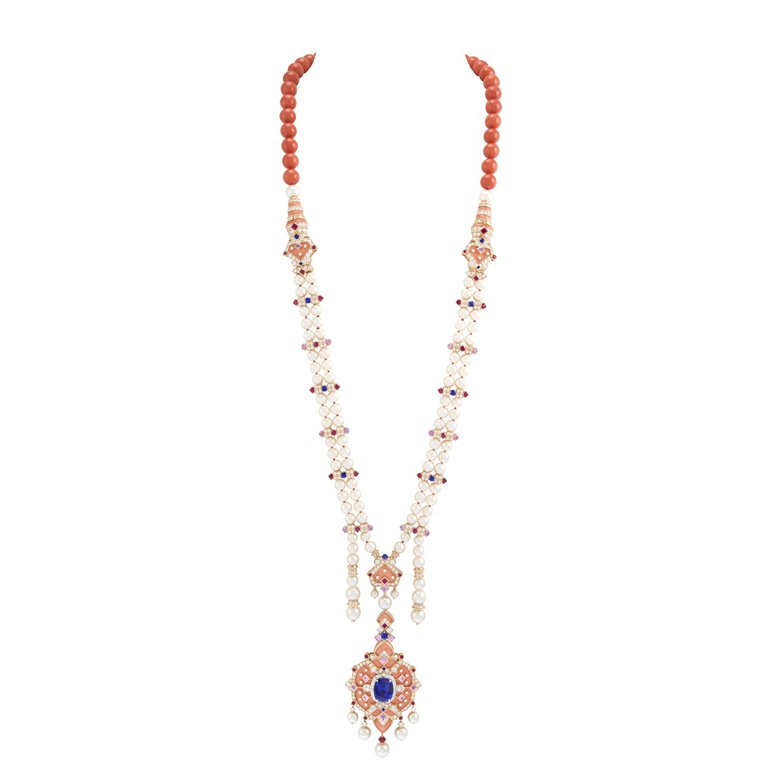 <strong>Van Cleef & Arpels</strong>, Quatre Contes de Grimm high jewelry collection, Serapi long necklace<br />
 