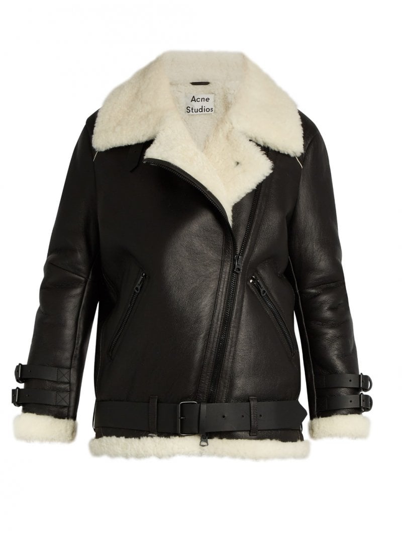 <strong>فان كليف أند آربلز</strong>، خاتم Magic Alhambra يمرّ ما بين الأصابع مصنوع من الذّهب الزّهري ومرصّع بالماس<br />
&nbsp;