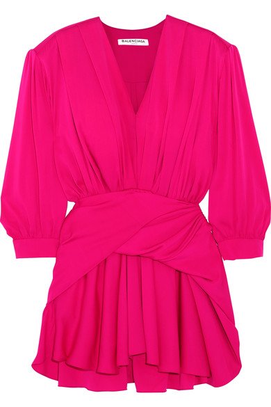 <strong>الحقيبة التي تُحمل على الكتف </strong><br />
سان لوران<br />
&nbsp;