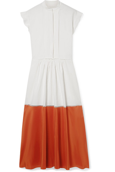 عقد من مجموعة <span dir=LTR>Rose Dior</span> للمجوهرات الراقية من <strong>ديور</strong>