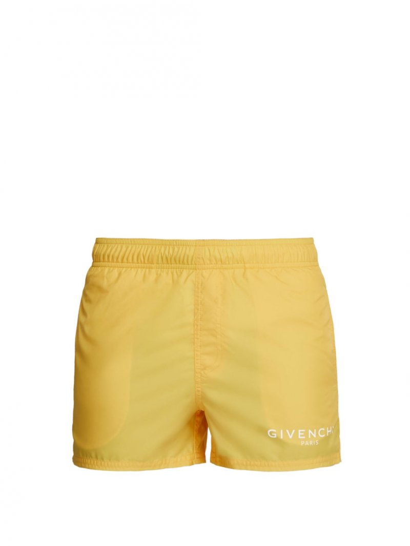 تقدّم مجموعة&nbsp;<span dir=LTR>Beautiful Life</span>&nbsp;من&nbsp;<strong>دولتشي أند غابانا</strong>&nbsp;إطلالات مميّزة للعائلة كلّها في البعض من بوتيكاتها في الإمارات العربيّة المتّحدة وقطر والكويت والبحرين وتركيا وإلكترونيًّا عبر موقع&nbsp;<span dir=LTR>dolcegabbana.com</span>&nbsp;وموقع&nbsp;<span dir=LTR>farfetch.com</span>.