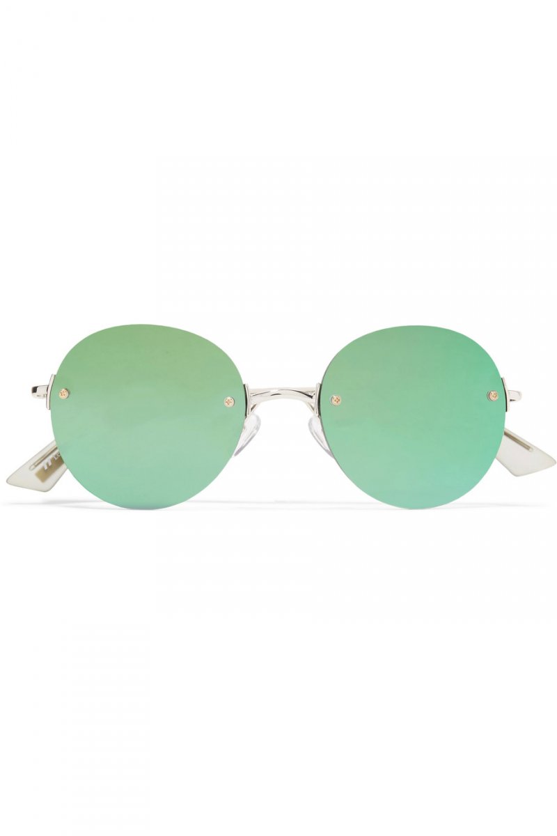 عصابة رأس من ميو ميو<br />
<em>من موقع </em><em>Mytheresa.com</em><br />
&nbsp;