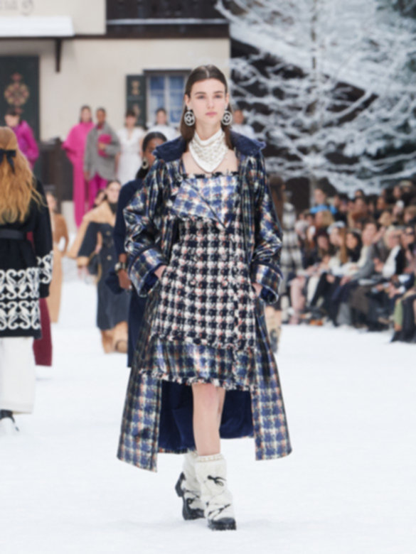 حزام من&nbsp;<strong>ديور</strong><br />
&nbsp;