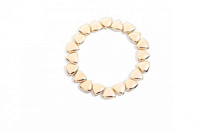 <strong>Statement collars </strong><br />
Vhernier, Freccia necklace<br />
 