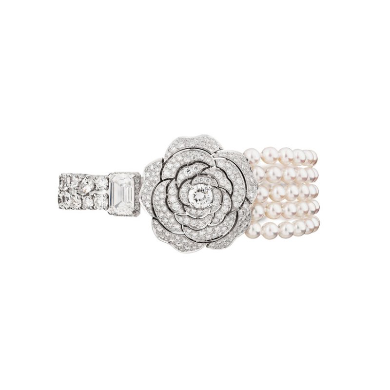 <strong>CHANEL</strong>, 1.5 1 Camélia. 5 Allures high jewelry collection, Contraste Blanc bracelet<br />
