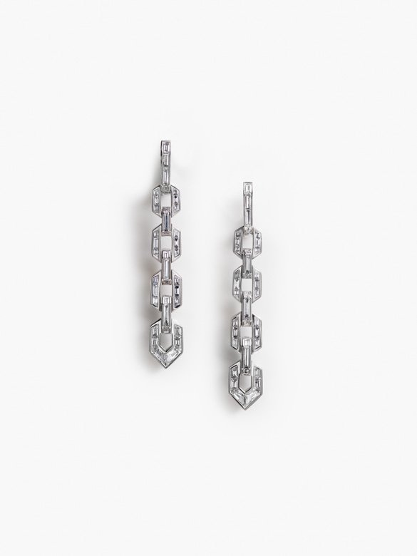 <strong>David Yurman</strong>, Diamond Link high jewelry earrings <br /> <em>Available at Bloomingdale's Dubai</em><br />
 