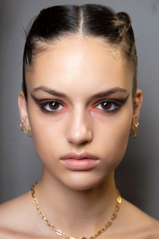 <strong>Charming in a Winged Eye Look </strong><br />
Elie Saab Haute Couture Fall/Winter 2019-2020