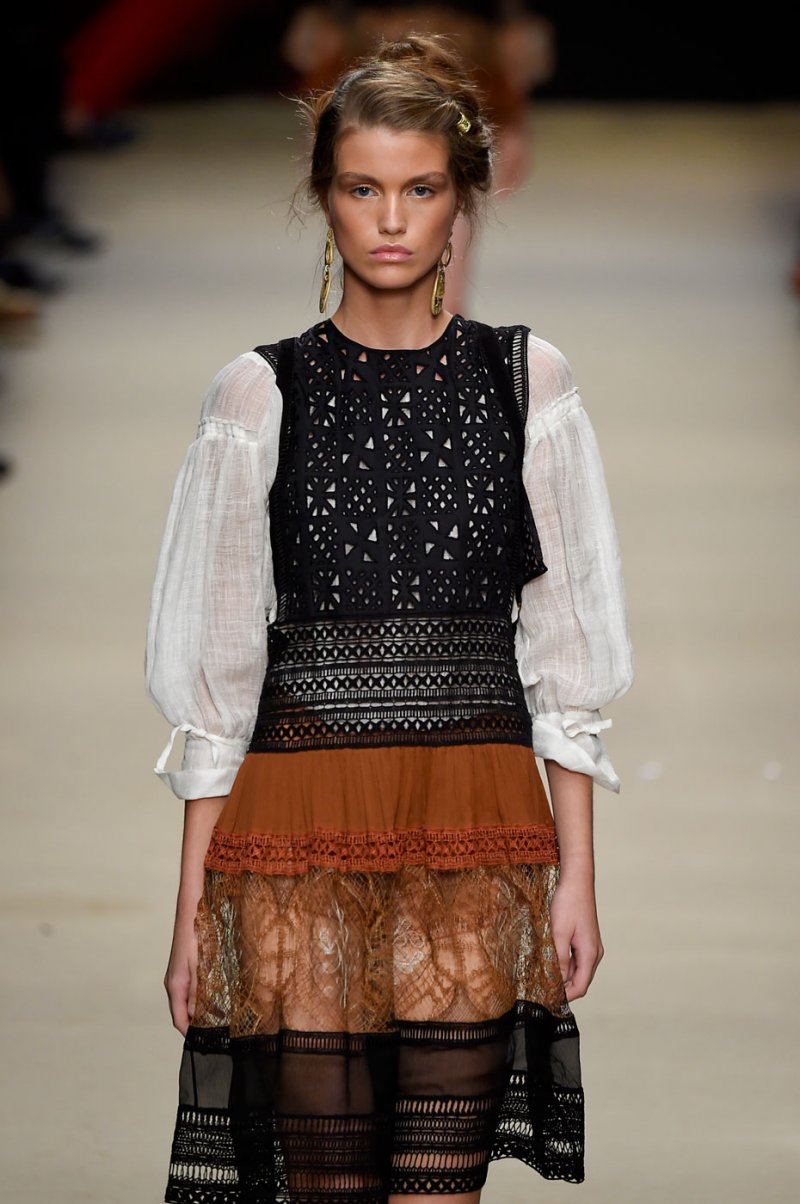 موسم صيفٍ إستولتْ عليه صيحة تصاميم الشّبك
