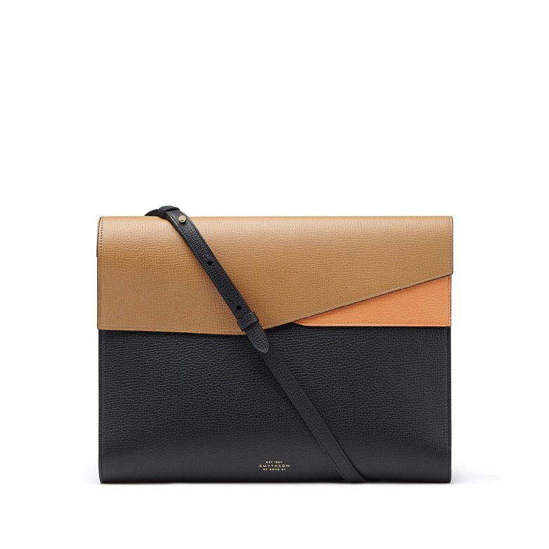 <strong>Smythson</strong>, Ludlow Enveloppe laptop case<br />
&nbsp;