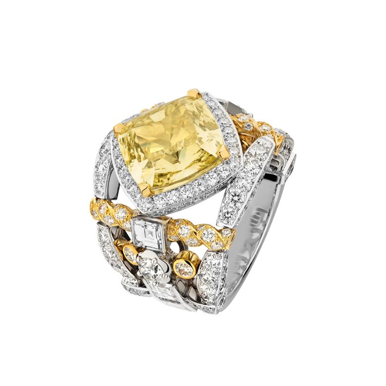 <strong>CHANEL</strong>, Tweed de CHANEL high jewelry collection, Tweed d’Eté ring<br />
 