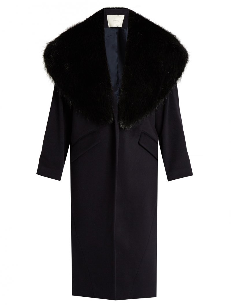 <strong>لا مير</strong>، مستحضر The Hand Treatment<br />
<em>متوفّر على موقع </em><em>Net-A-Porter</em>