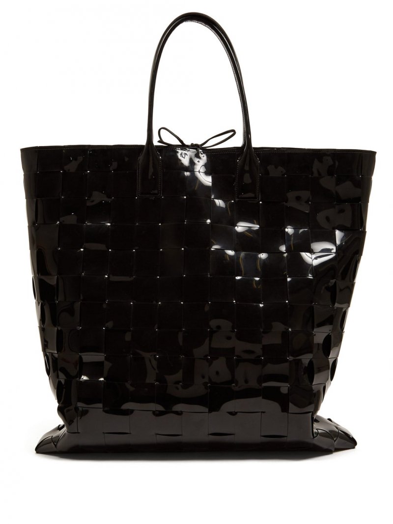<p><span style=color:black>Bottega Veneta</span><br /> <em><span style=color:#7F7F7F>Via Matches Fashion</span></em></p>
