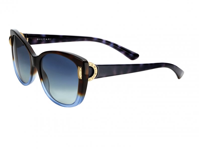 طرحة من إيترو<br />
<em>من موقع </em><em>Net-A-Porter</em><br />
&nbsp;