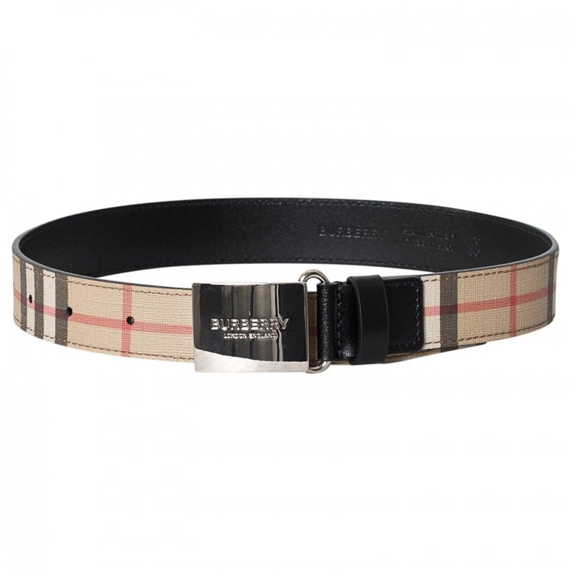 Burberry belt<br /> <em>Via Alexandalexa.com</em><br />
&nbsp;