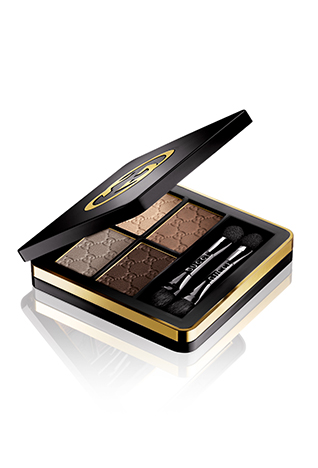 <strong>روبيرتو كافالي </strong><br />
مجموعة ربيع وصيف 2015