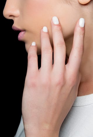 <strong>فساتين مكشوفة الأكتاف </strong><br />
<br />
كريستوس