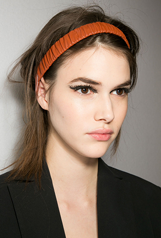 <strong>مجموعة أوسكار دي لا رينتا لفساتين الزّفاف </strong><br />
ربيع وصيف 2015