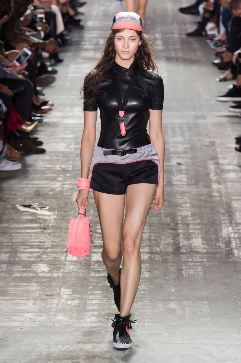 تقرير الصّيحات : موسم ربيع وصيف 2017 تقرير الصّيحات
