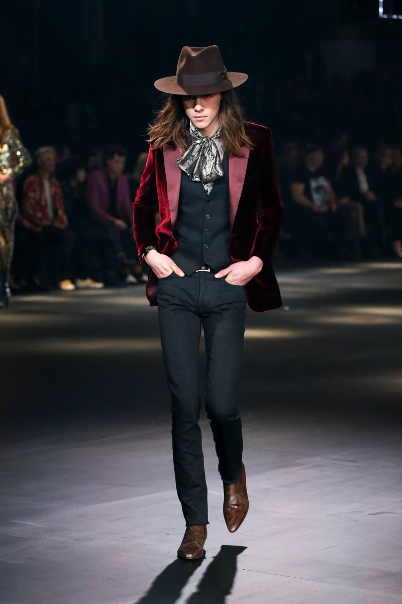 مجوهرات نون &ndash; أقراط Tuwaiq<br />
&nbsp;