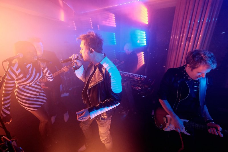 خاتم زفاف نسائيّ من شوميه<br />
&nbsp;