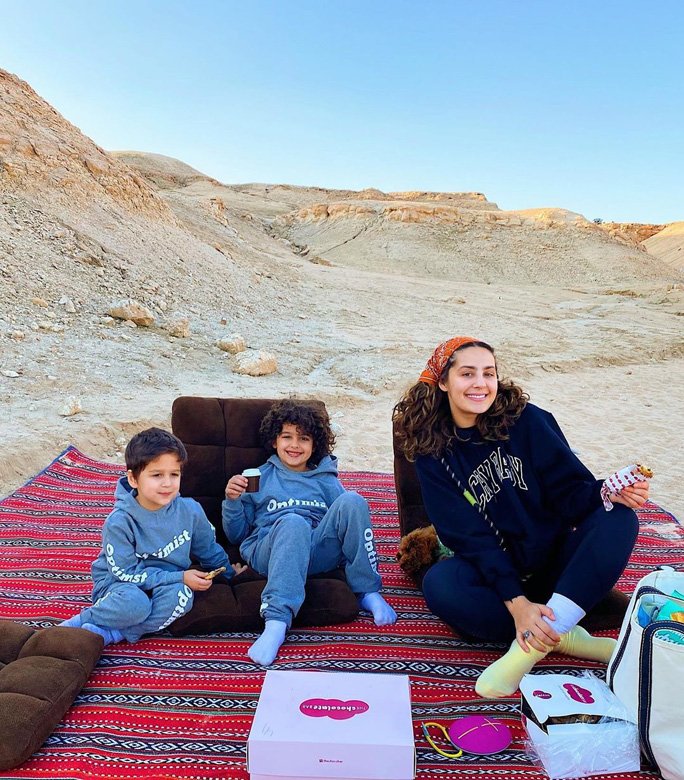 <strong>جينيفر لورنس</strong>&nbsp;مرتدية فستان هوت كوتور من&nbsp;<strong>ديور&nbsp;</strong>مكمّل بمكياج من&nbsp;<strong>ديور بيوتي</strong>&nbsp;في حفل الأوسكار&nbsp;&nbsp;<br />
<em>الصورة من&nbsp;</em><em><span dir=LTR>Getty Images</span></em><br />
&nbsp;