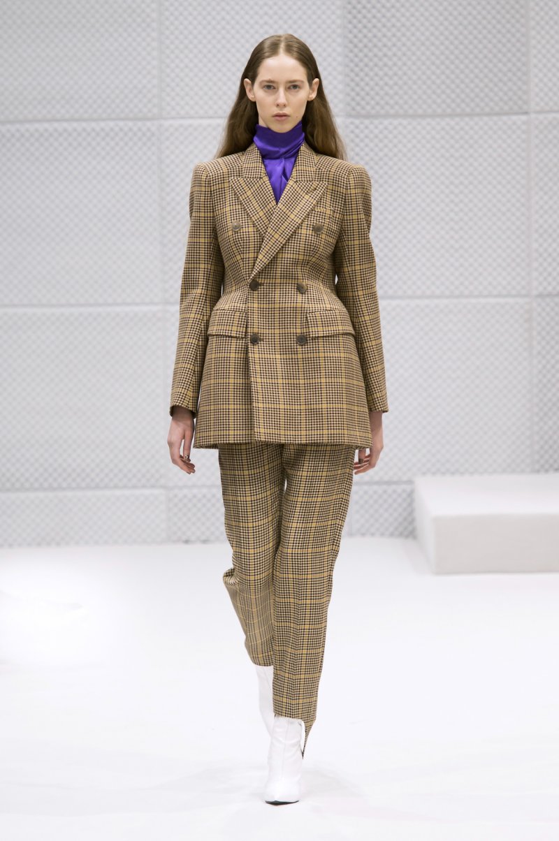 <strong>قميص صوفيّ ناعم الملمس </strong><br />
غوتشي<br />
<em>من موقع</em> <em>Melijoe.com</em><br />
&nbsp;<br />
&nbsp;