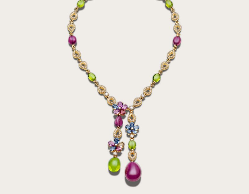 <strong>Bvlgari</strong>, Sapphire Flower high jewelry necklace<br />
 