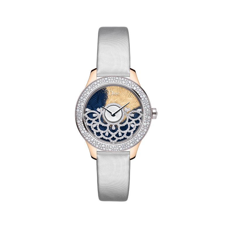 Inspired by the couture universe and the lace theme, Dior unveils four new Dior Grand Bal Dentelle Frivole watches limited to 18 pieces. With their white, black, pink or blue mother-of-pearl dials decorated with hand-inlaid gold leaf, these timepieces embody the universe of society balls that were so fascinating to Monsieur Dior.