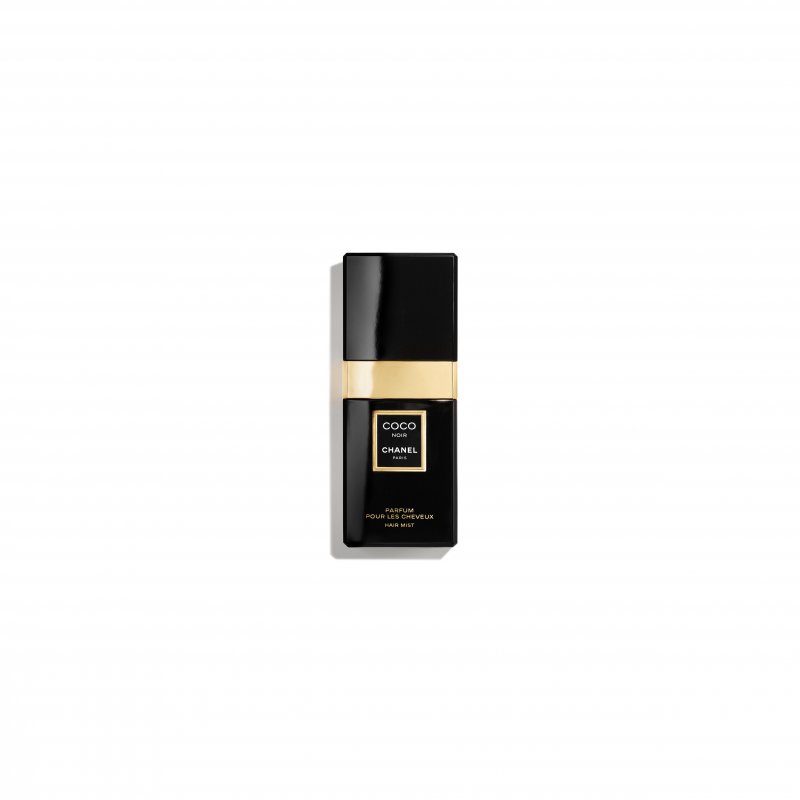 <strong>ماك كوزمتيكس،</strong> أحمر شفاه<span dir=LTR>Powder Kiss </span>&nbsp;بلون <em><span dir=LTR>Fall In Love</span></em>