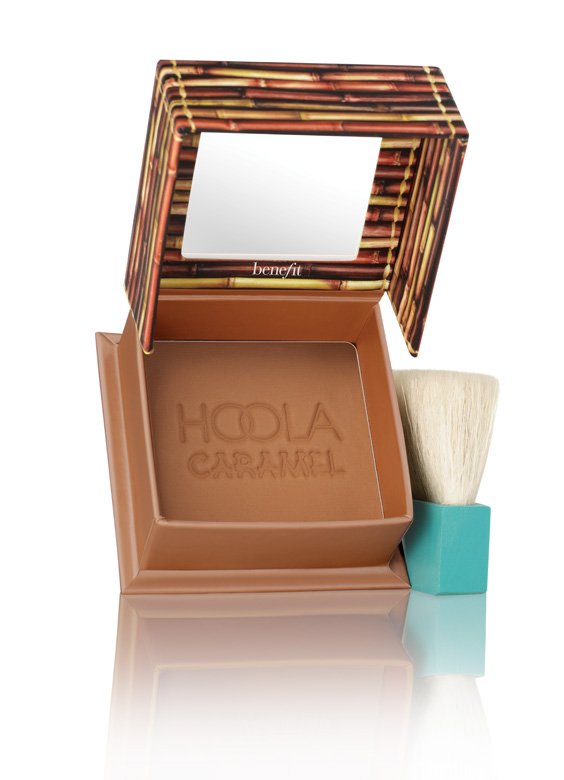 <strong>Bronzer</strong><br />
Benefit Cosmetics, Hoola bronzer in Caramel