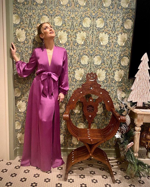 <strong>-Kate Hudson </strong>wearing <strong>Temperley London</strong><br />