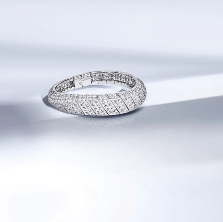 <strong>Louis Vuitton</strong>, Riders of the Knights high jewelry collection bracelet<br />