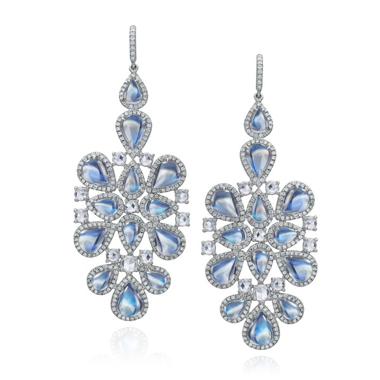 <strong><em>Nina Runsdorf</em></strong><em>, Clair de Lune chandelier earrings </em><br />
Heart-shaped faces are known to be wide at the forehead and sharp at the chin. So, there is no better way to counterbalance this shape than chandelier earrings that are wider at the bottom.