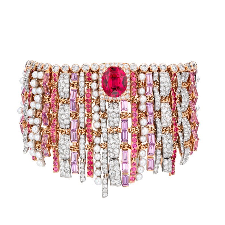 <strong>CHANEL</strong> Tweed de CHANEL high jewelry collection, Tweed Couture bracelet<br />
 