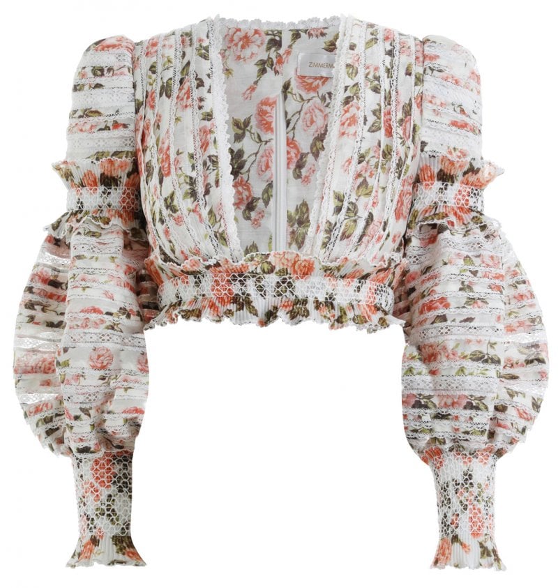 <strong>إطلالة بيلّا حديد في حفلة </strong><strong><span dir=LTR>Met Gala 2019</span></strong><strong> من قسم المكياج من ديور </strong>
<ul>
	<li>حدّدي ملامح وجهك بإستخدام اللّون الفاتح من علبة <strong><span dir=LTR>Dior Backstage Contour Palette</span></strong> بتشكيلة ألوان &nbsp;<em><span dir=LTR>#001 Universal</span></em><em>.</em></li>
	<li>طبّقي مستحضر <strong><span dir=LTR>Dior Rosy Glow</span></strong> بلون<em><span dir=LTR>#001 Petal</span></em> &nbsp;على الخدّين.</li>
	<li>ظهّري ملامح وجهك بلوني الزّهريّ والأبيض من مستحضر<strong><span dir=LTR>Dior Backstage Glow Face Palette</span></strong> بتشكيلة ألوان <em><span dir=LTR>#001 Universal</span></em><em>. </em></li>
	<li>إملئي الفراغات الموجودة في حاجبيك باستخدام مستحضر <strong><span dir=LTR>Diorshow Brow Styler</span></strong> بلون <em><span dir=LTR>#001 Universal Brown</span></em>.</li>
	<li>طبّقي مستحضر <strong><span dir=LTR>Dior 5 Couleurs</span></strong> بلون <em><span dir=LTR>140 Twilight</span></em><em>.</em></li>
	<li>طبّقي مستحضر <strong><span dir=LTR>Diorshow On Stage Liner</span></strong> بلون <em><span dir=LTR>#096 Matte Black</span></em> لرسم خطّ مجنّح دراماتيكيّ.</li>
	<li>أضيفي بعض الطّبقات من ماسكارا <strong><span dir=LTR>Diorshow Waterproof</span></strong> بلون <em><span dir=LTR>#090</span></em> على رموشك.</li>
	<li>حدّدي شفتيك باستخدام مستحضر <strong><span dir=LTR>Dior Contour</span></strong> بلون <em><span dir=LTR>#434 Promenade</span></em> ولوّنيهما باستخدام مستحضر <strong><span dir=LTR>Dior Lip Glow</span></strong> بلون <em><span dir=LTR>#001 Pink</span></em>.</li>
</ul>
