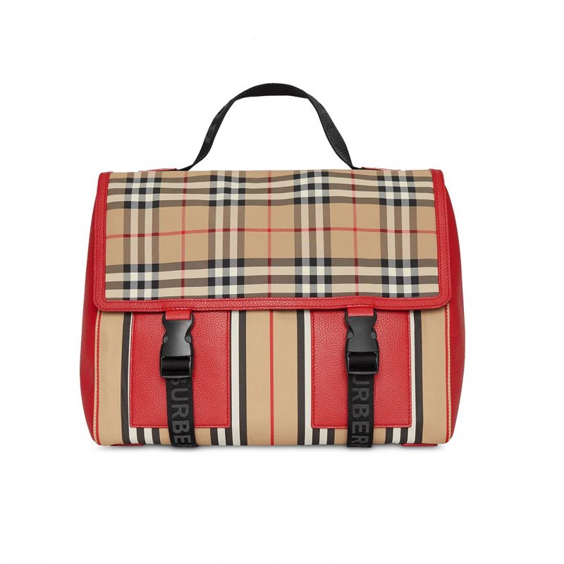 Burberry<br /> <em>Via Alexandalexa.com</em><br />
&nbsp;