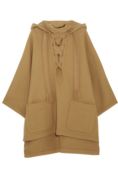 <strong>روث نيغا</strong> في إطلالة من<strong> فالنتينو</strong> في حفل توزيع جوائز London Evening Standard Theatre<br />
&nbsp;