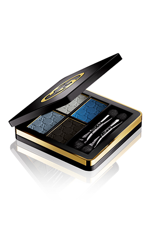 <strong>بيانكا براندوليني دادا</strong> ترتدي فستان من دولتشي أند غابانا وأحذية عالية الكعب من سيرجيو روسي إلى عرض أزياء دولتشي أند غابانا في ميلانو