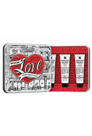 <em>بقلم يلدا زكّا </em><br />
&nbsp;<br />
قد لا يتمكّن الحضور من رؤية حذاءك لكن لا بدّ من أنّه أحد أهمّ العناصر في يوم زفافك. ستحافظين عليه وسيكون عزيز إلى قلبك، كما وأنّه سيتمّ تصويره وسيبقى معك إلى أبد الآبدين. بالنّسبة لبعض العرائس، تشكّل الرّاحة السّمة الأساسيّة، بينما تفضّل أخريات بالتّمتّع بلمسة من التّميّز الدّراماتيكي. فمهما كان ما تفضّلينه، إليك 10 أحذية زفاف تليق بعرس خيالي.<br />
&nbsp;<br />
<strong>أكوازورا </strong><br />
حذاء The Sexy Thing<br />
<span style=color:#808080;>متوفّر في ليفل ملتقى الأحذية في دبي مول</span>