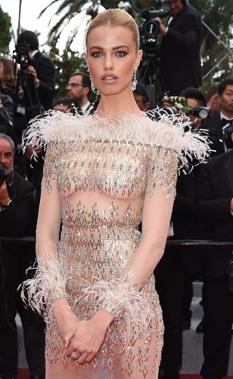 <strong>Hailey Clauson</strong> looks radiant in <strong>Bvlgari</strong> jewels<br />
 